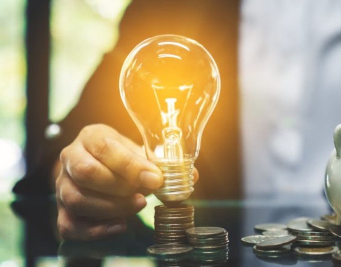 El precio mayorista de la luz baja a mínimos en un mes de mayo