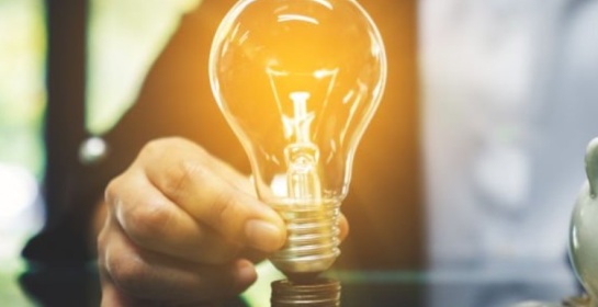 El precio mayorista de la luz baja a mínimos en un mes de mayo